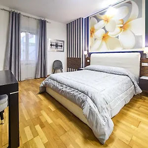 https://astoria-golden-house.it-romehotels.com